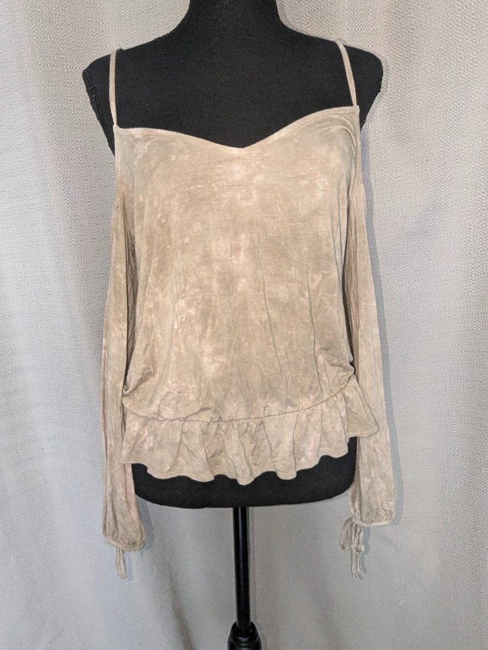 AEO Women’s Cold-Shoulder Ruffle Hem Tank Top - Beige